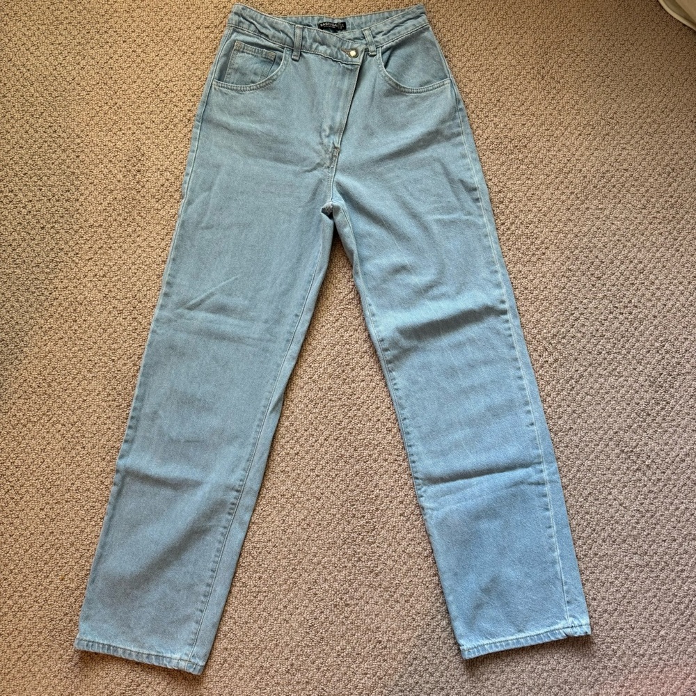 💙 Nasty Gal Asymmetrical Cross Waist Light Wash Jeans size 6